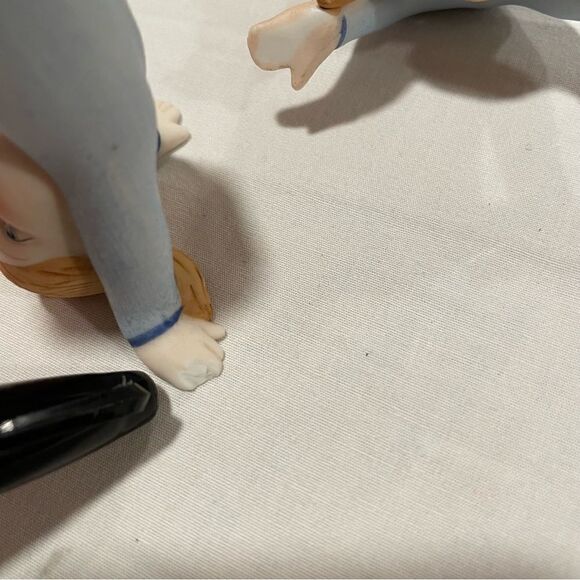 Ron Gordon Little somersaulting girl in blue leotard porcelain gymnast statues - Picture 5 of 13
